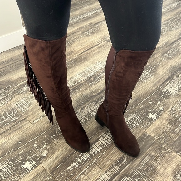 EUC fringe boots. - Picture 3 of 10